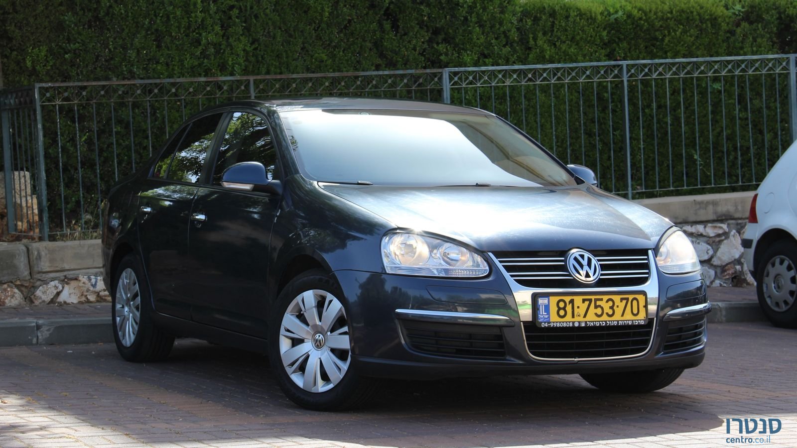2010' Volkswagen Jetta photo #3