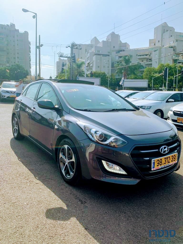 2017' Hyundai i30 photo #1