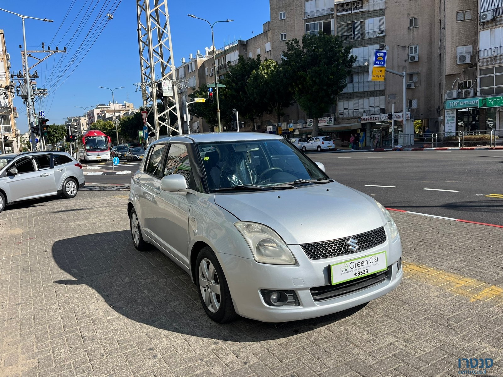 2011' Suzuki Swift GLX photo #5