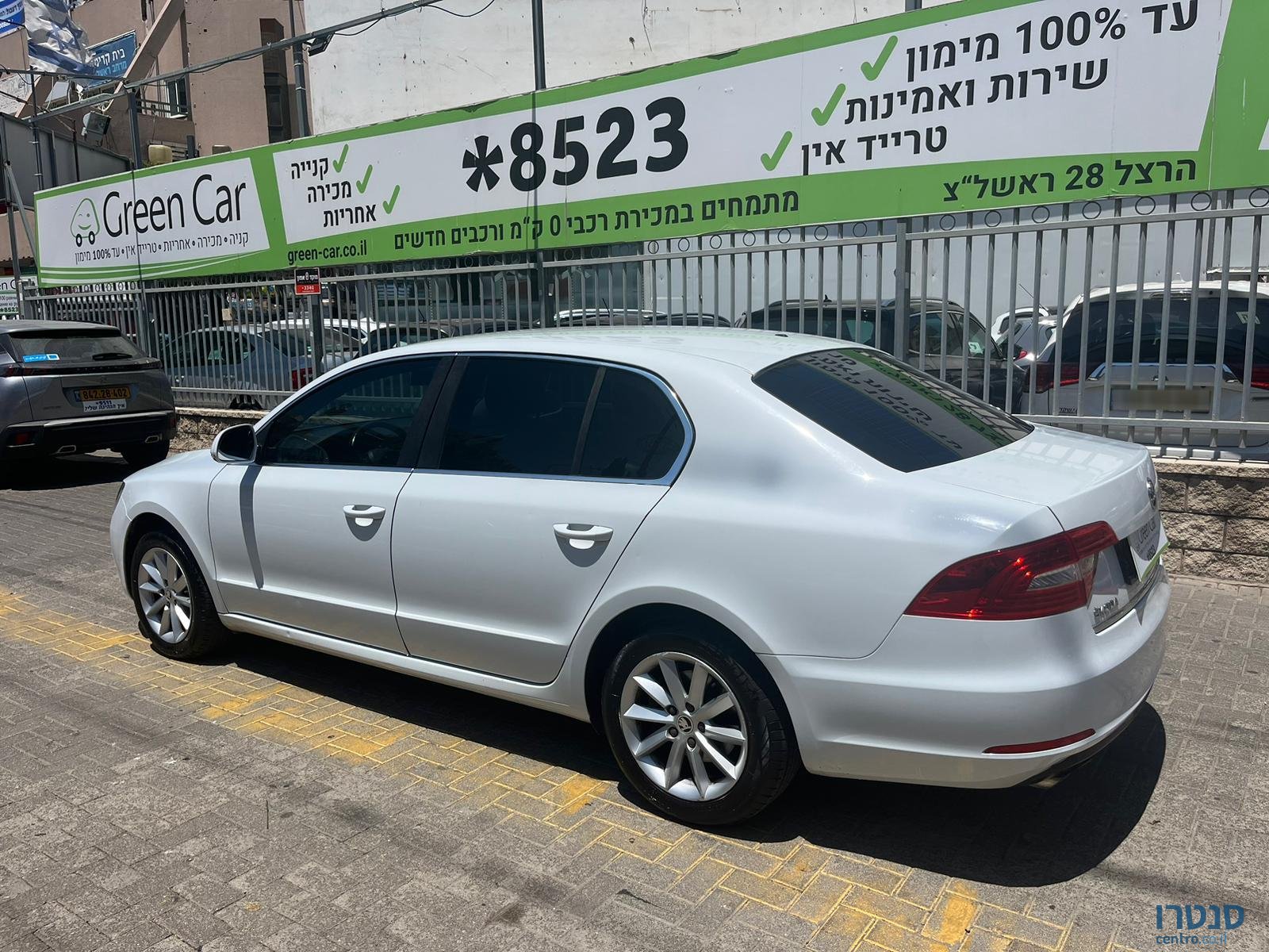 2014' Skoda Superb photo #6