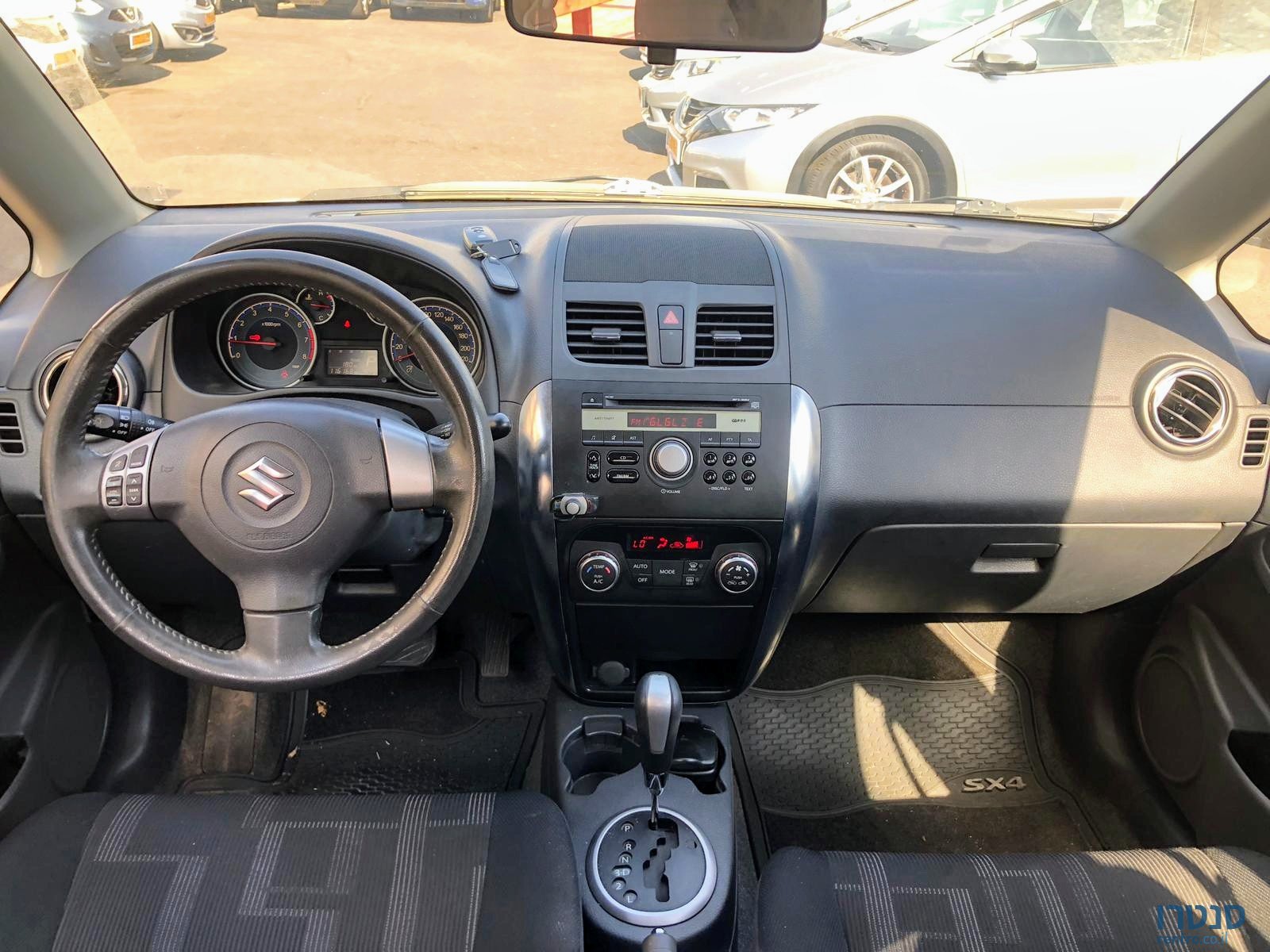 2011' Suzuki SX4 photo #4