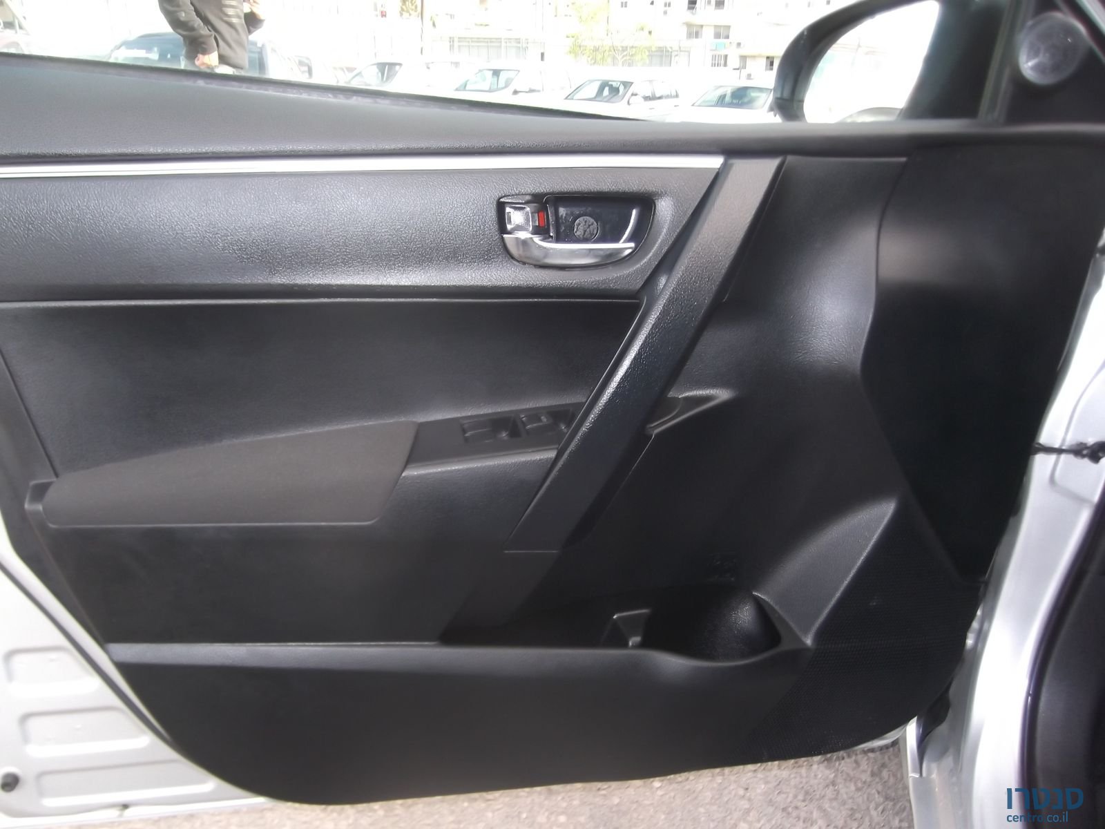 2015' Toyota Corolla SUN photo #5