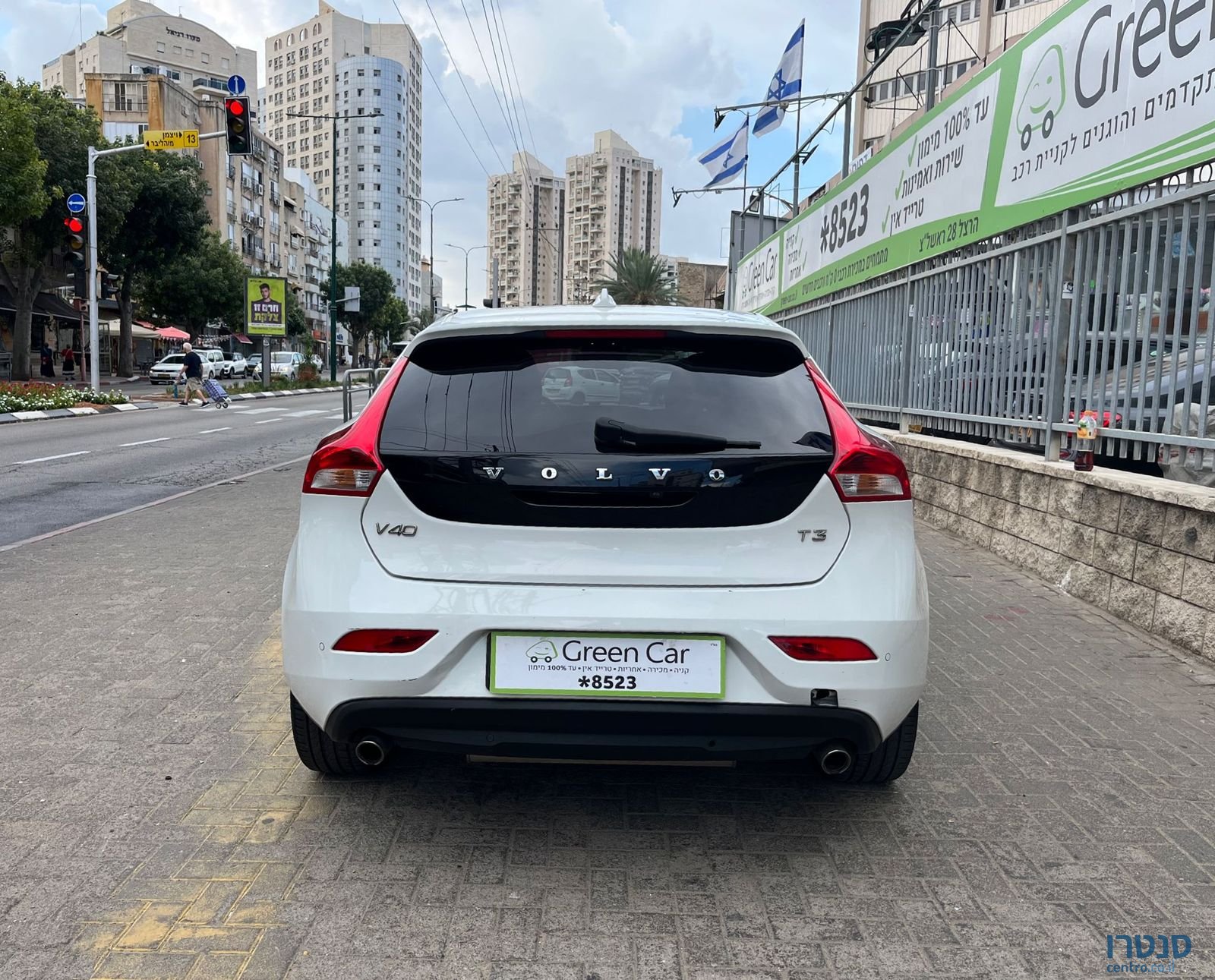 2020' Volvo V40 photo #6