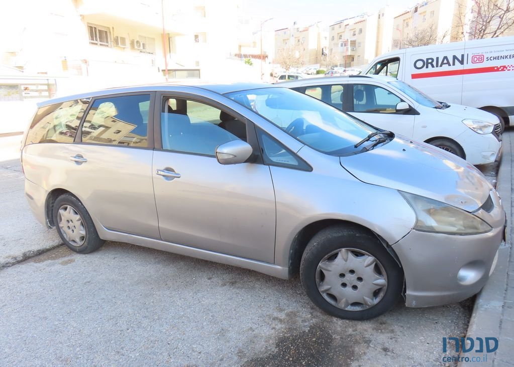 2007' Mitsubishi Grandis מיצובישי גרנדיס photo #2