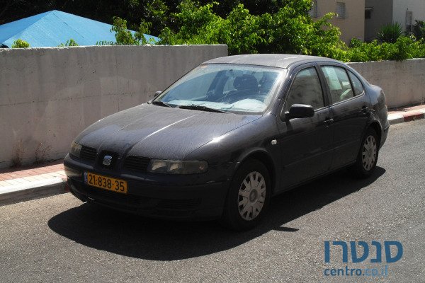 2001' SEAT Toledo photo #1