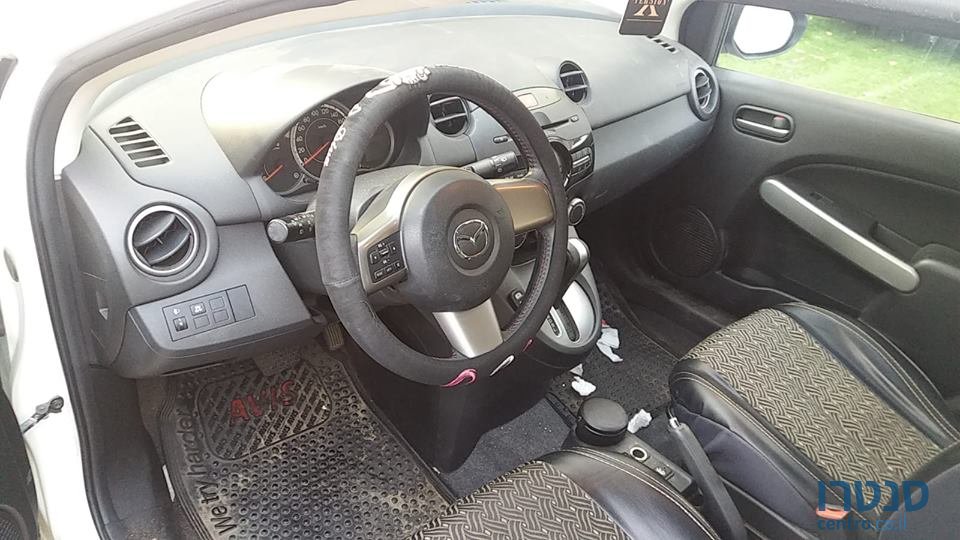 2015' Mazda 2 photo #3