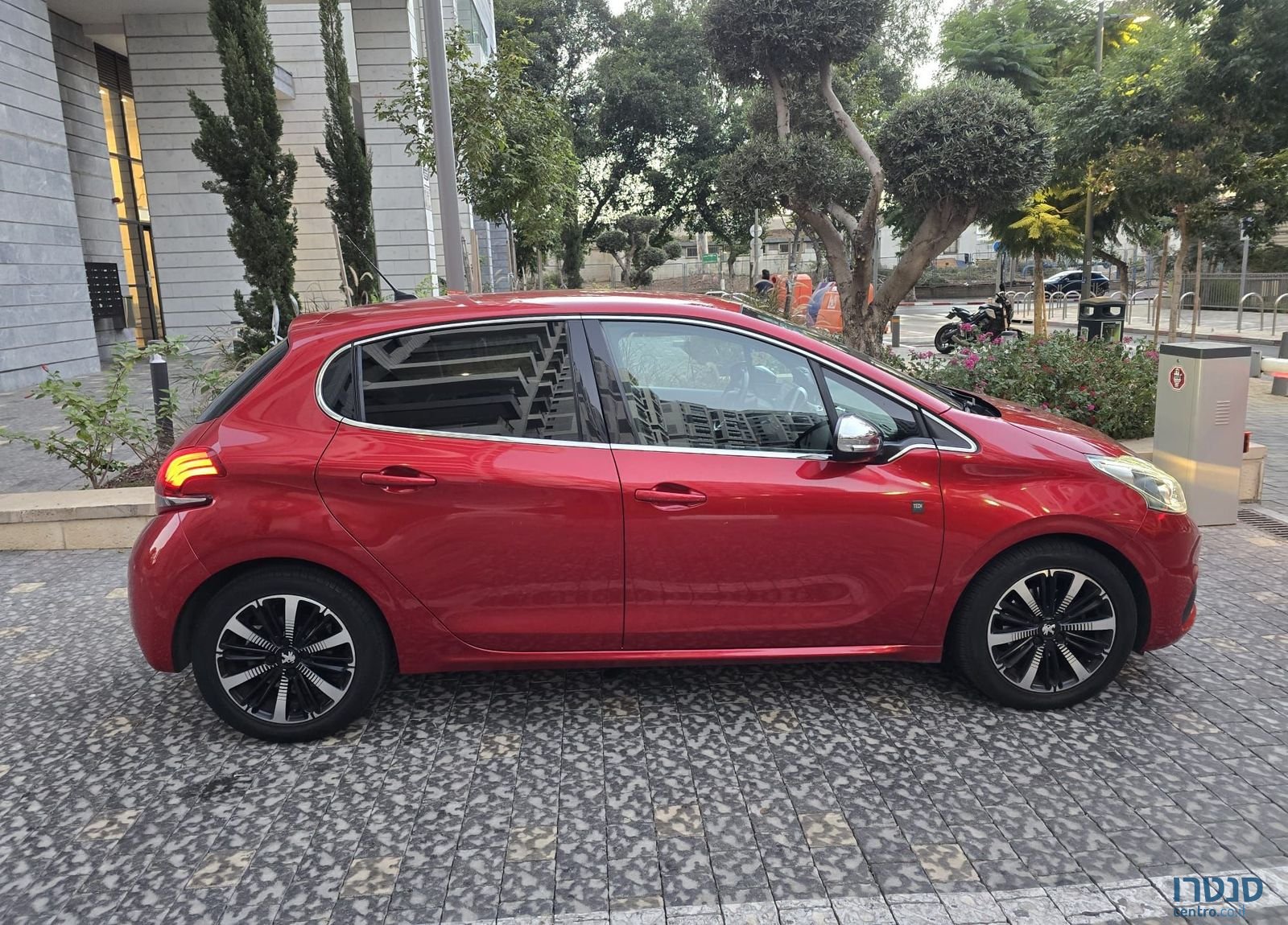 2019' Peugeot 208 פיג'ו photo #2