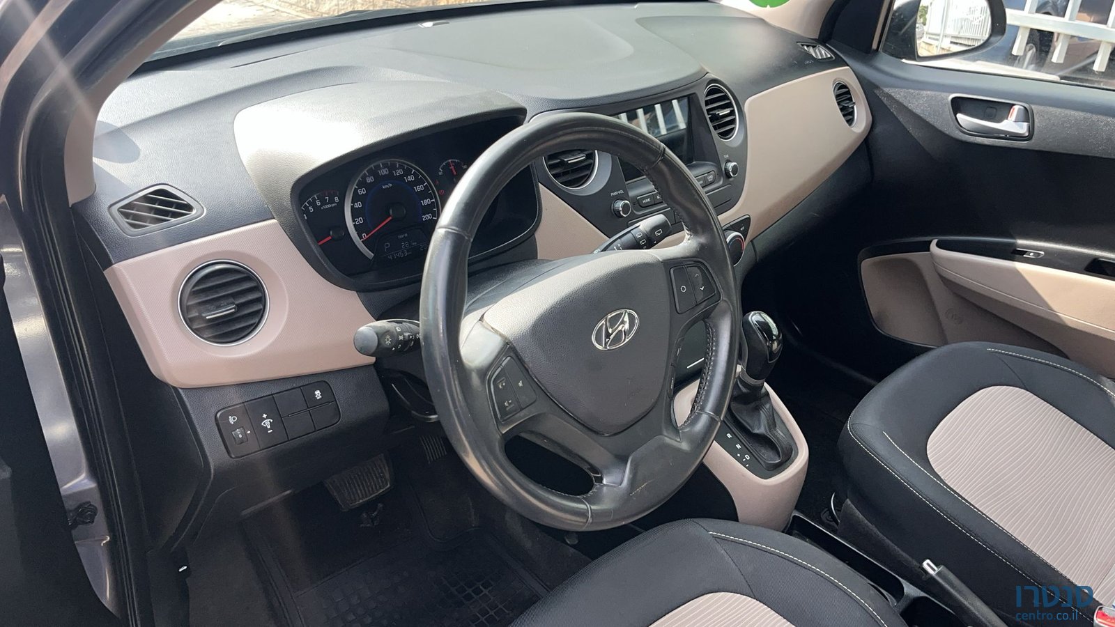 2019' Hyundai i10 photo #2
