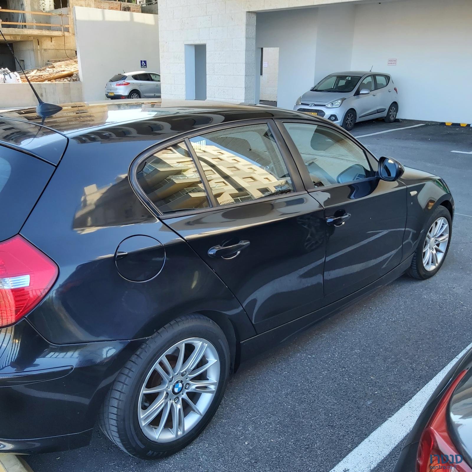 2011' BMW 118 photo #3