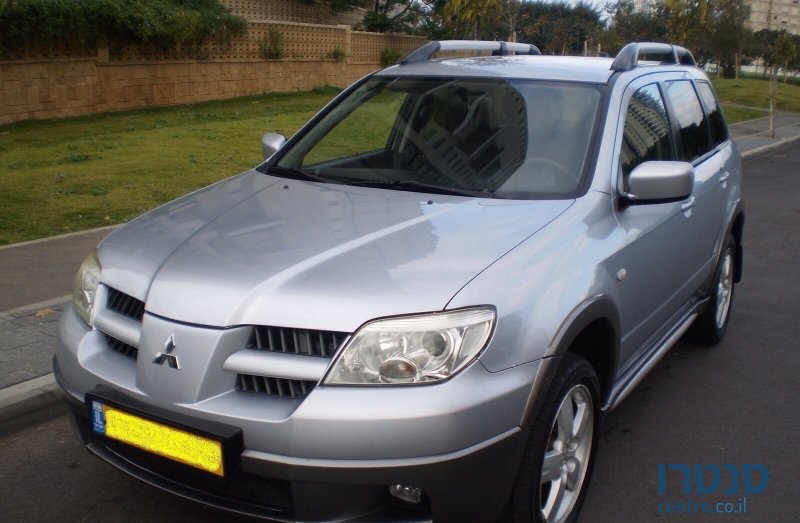 2007' Mitsubishi Outlander photo #2