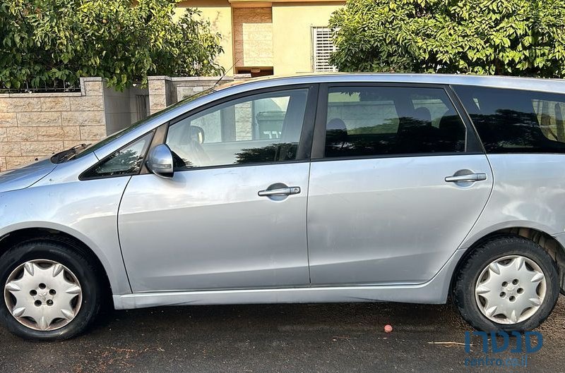 2011' Mitsubishi Grandis מיצובישי גרנדיס photo #3