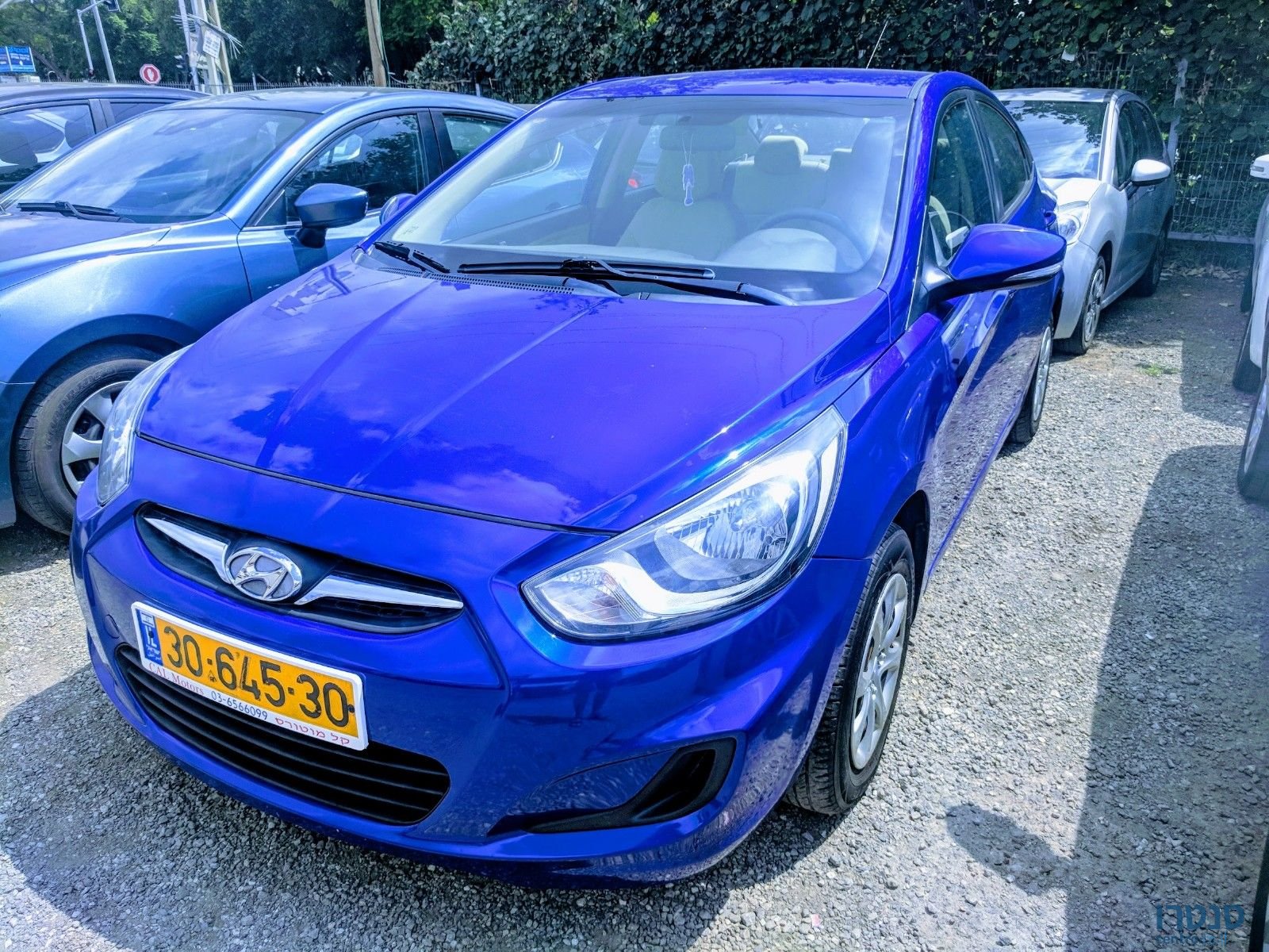 2013' Hyundai i25 photo #1