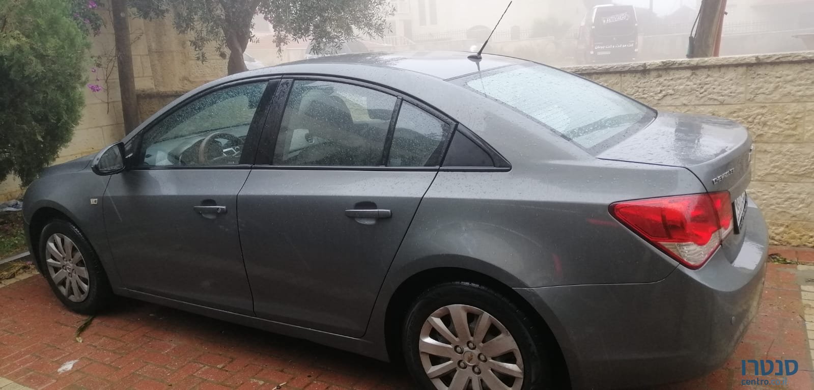 2011' Chevrolet Cruze photo #2