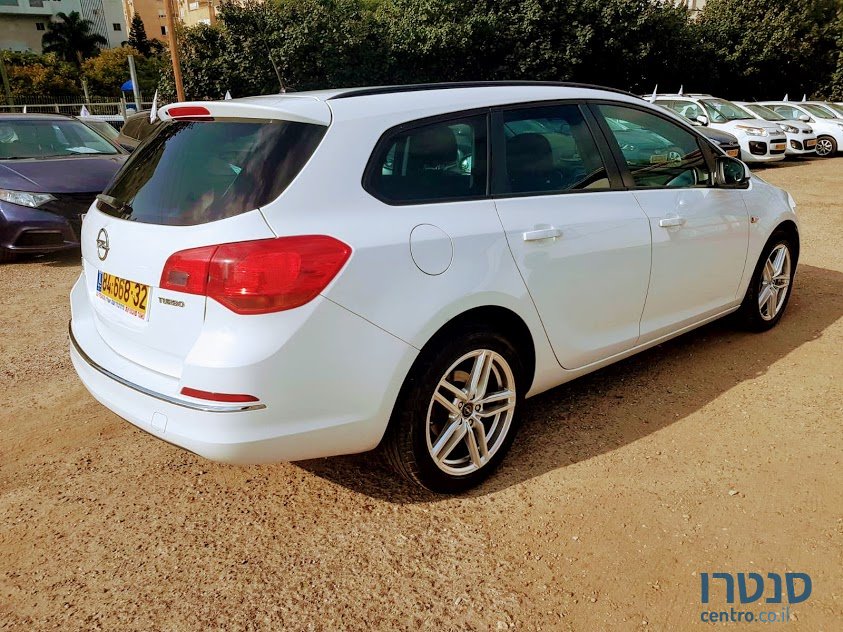 2014' Opel Astra photo #2