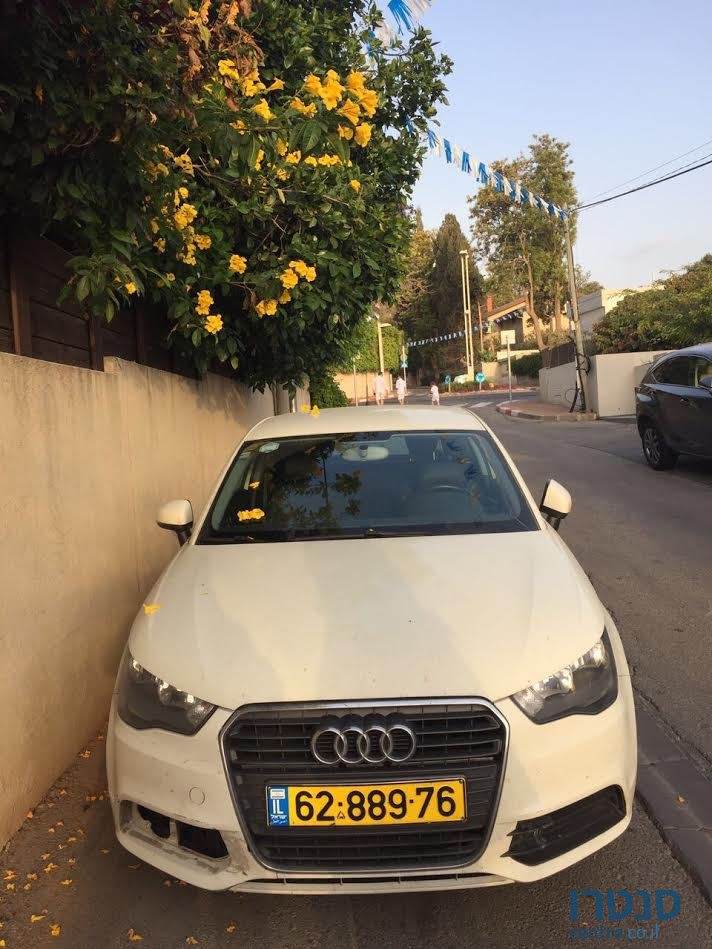 2011' Audi A1 TFSI photo #2