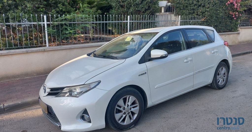 2014' Toyota Auris טויוטה אוריס photo #2