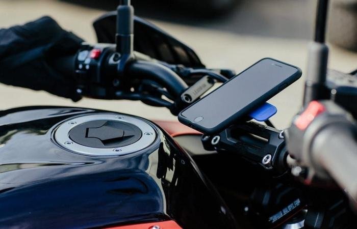Apple рекомендовал не крепить iPhone на руль мотоцикла
