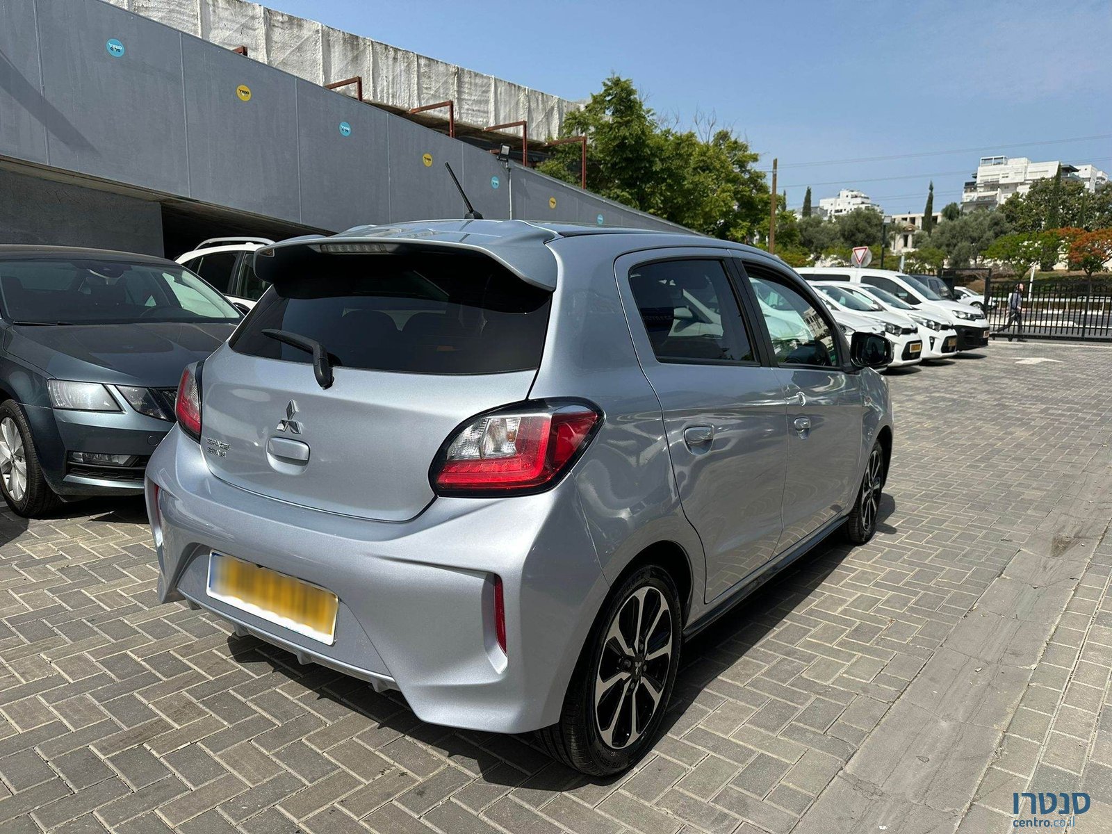 2020' Mitsubishi Space Star photo #3