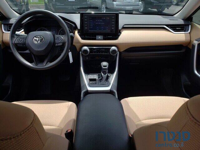 2019' Toyota RAV4 photo #2