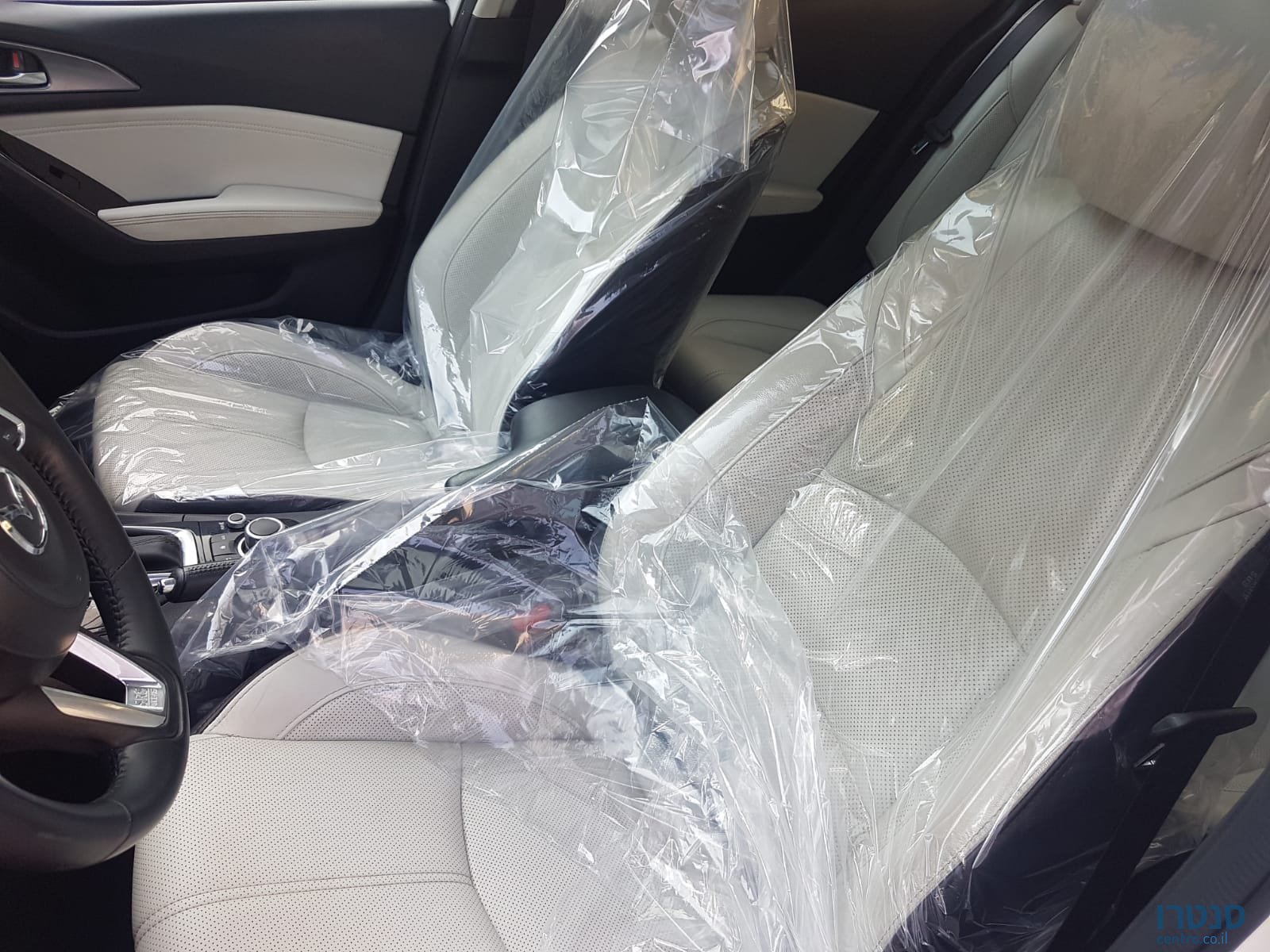 2017' Mazda 3 photo #5