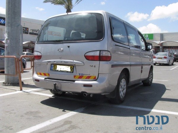 2005' Hyundai H-1 photo #2