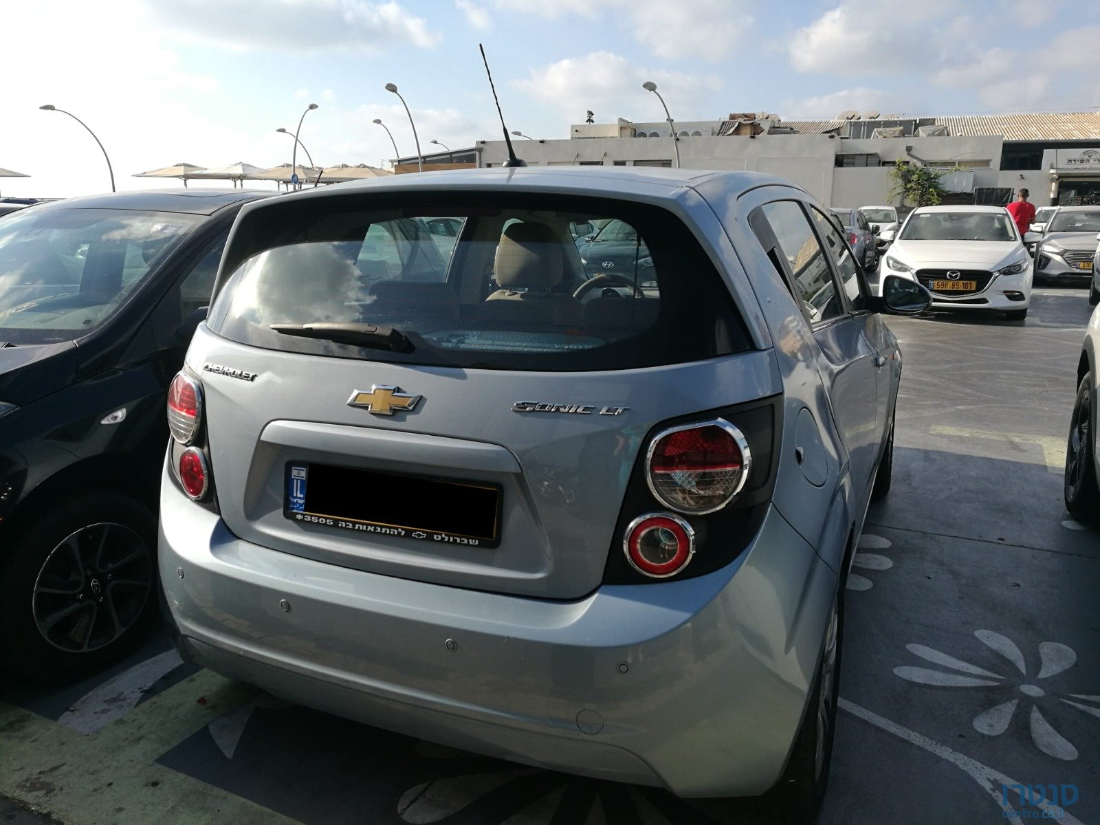 2011' Chevrolet Sonic LT photo #2