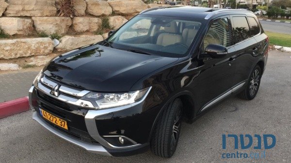 2016' Mitsubishi Outlander photo #1