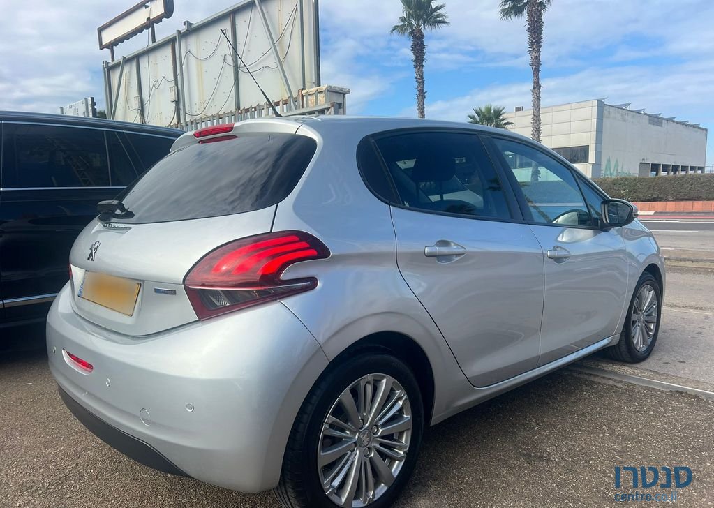 2017' Peugeot 208 פיג'ו photo #3