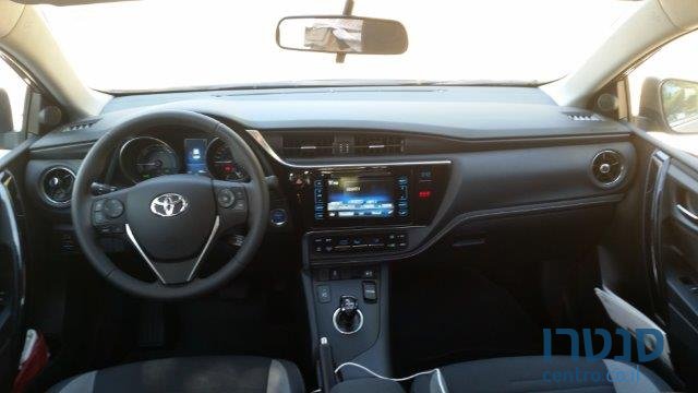 2017' Toyota Auris photo #1