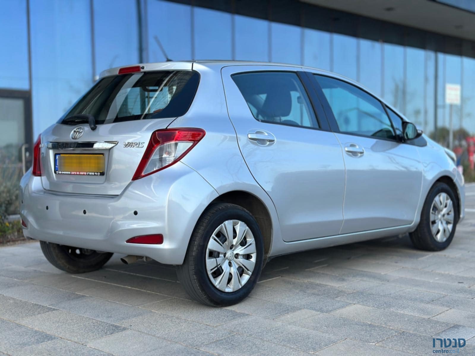 2013' Toyota Yaris photo #4