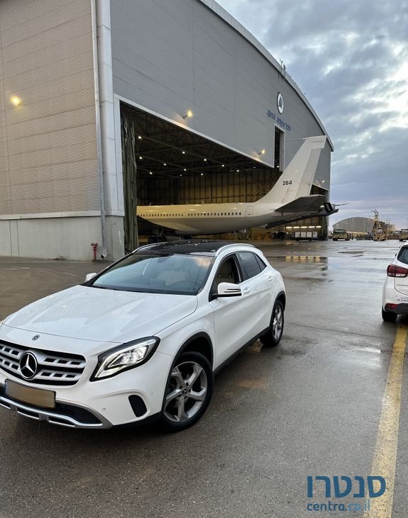 2019' Mercedes-Benz GLA מרצדס photo #1