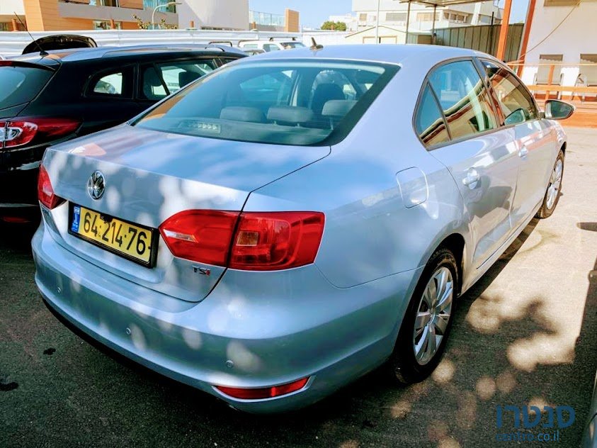 2011' Volkswagen Jetta photo #3