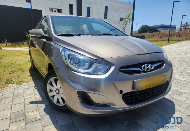 2012' Hyundai i25 יונדאי photo #1