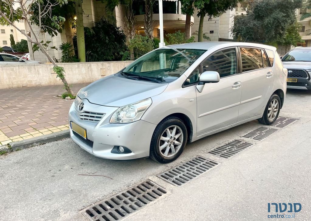 2010' Toyota Verso טויוטה ורסו photo #3