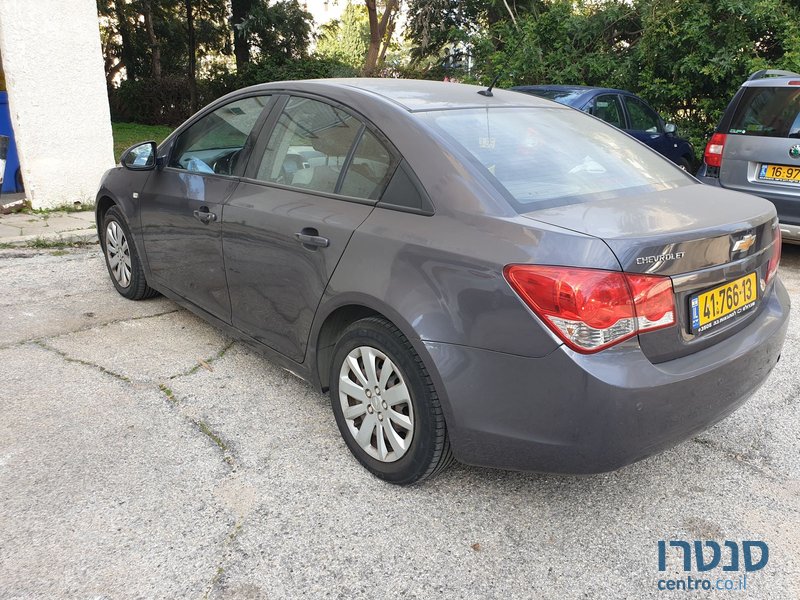 2011' Chevrolet Cruze photo #3