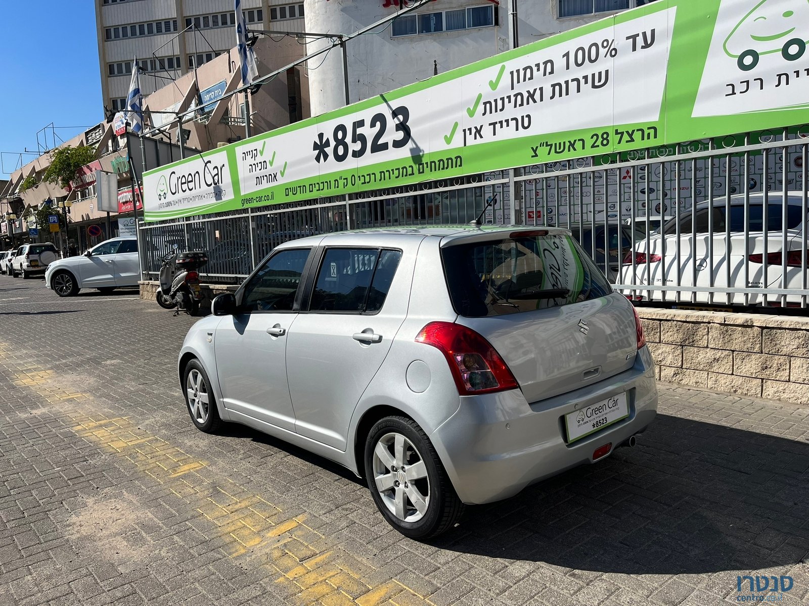 2011' Suzuki Swift GLX photo #7