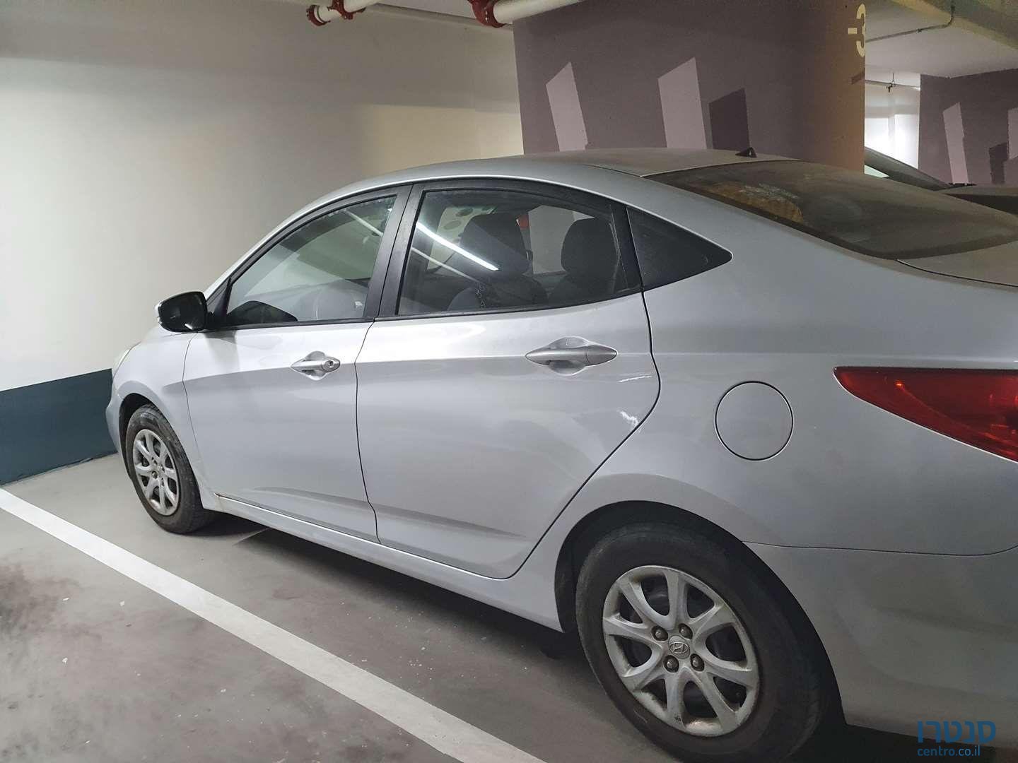 2011' Hyundai i25 יונדאי photo #2
