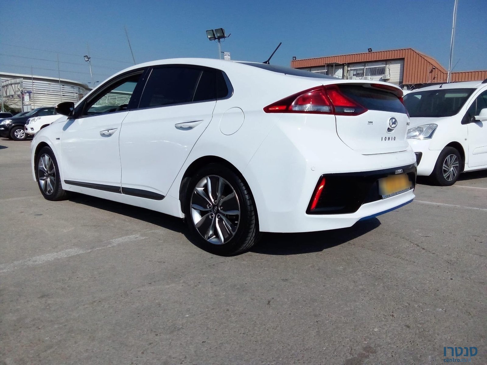 2018' Hyundai Ioniq photo #3