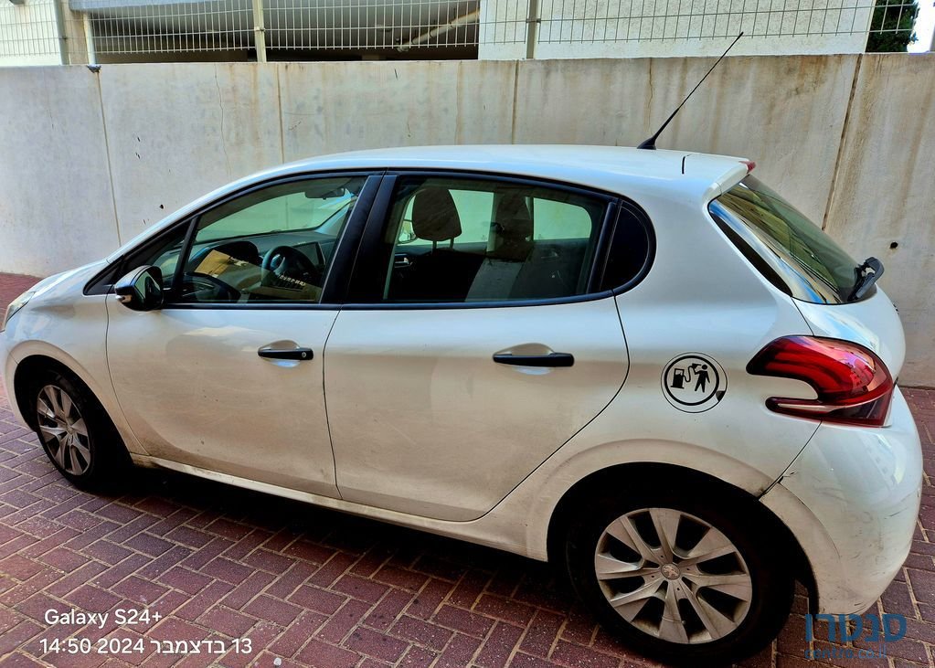 2016' Peugeot 208 פיג'ו photo #5