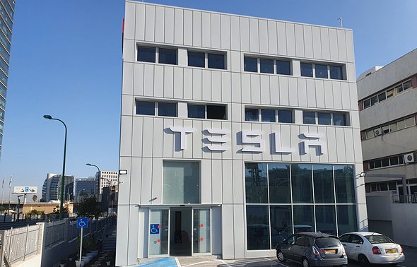 Tesla to open first Israeli store in coming months