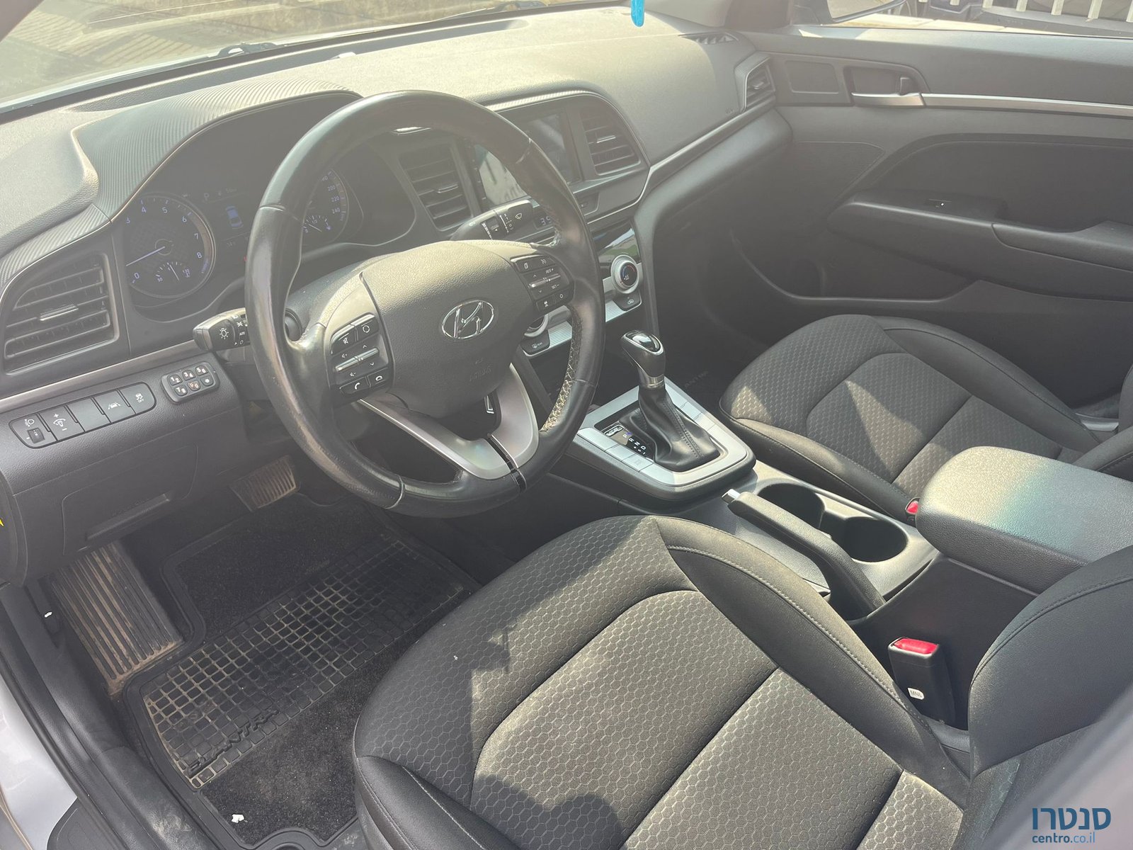 2019' Hyundai Elantra photo #3