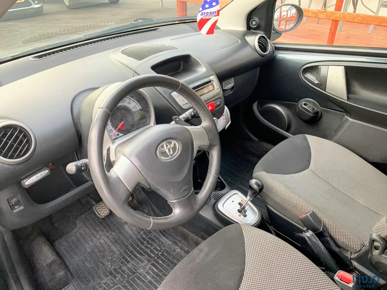 2012' Toyota Aygo photo #3