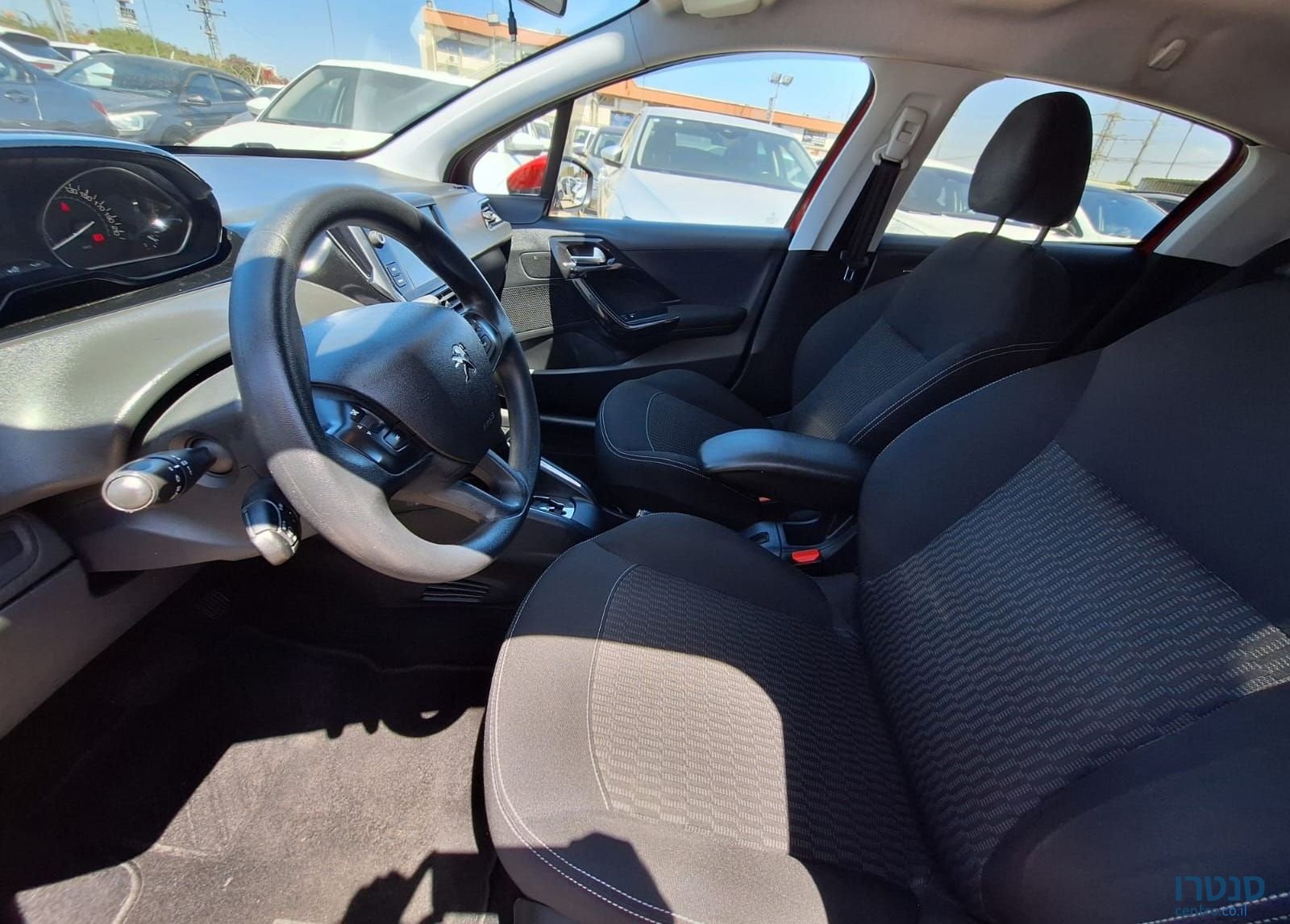 2017' Peugeot 208 פיג'ו photo #6