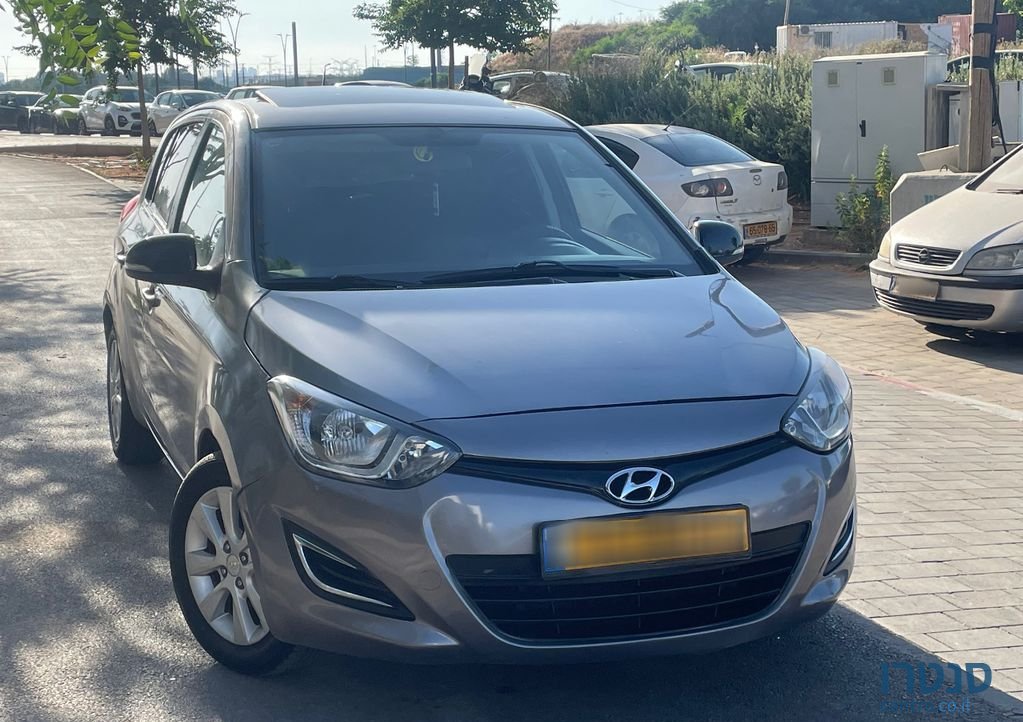 2013' Hyundai i20 יונדאי photo #2
