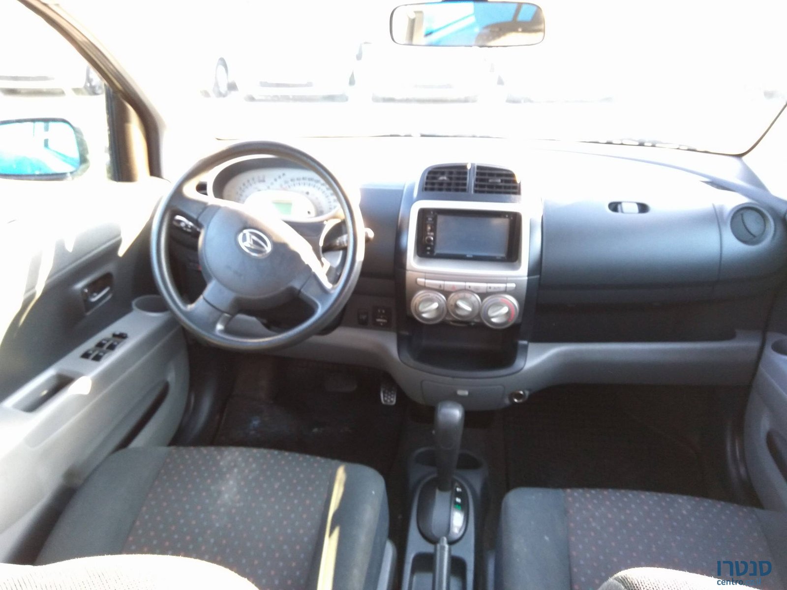 2011' Daihatsu Sirion photo #1