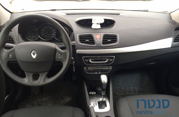 2010' Renault Megane photo #5