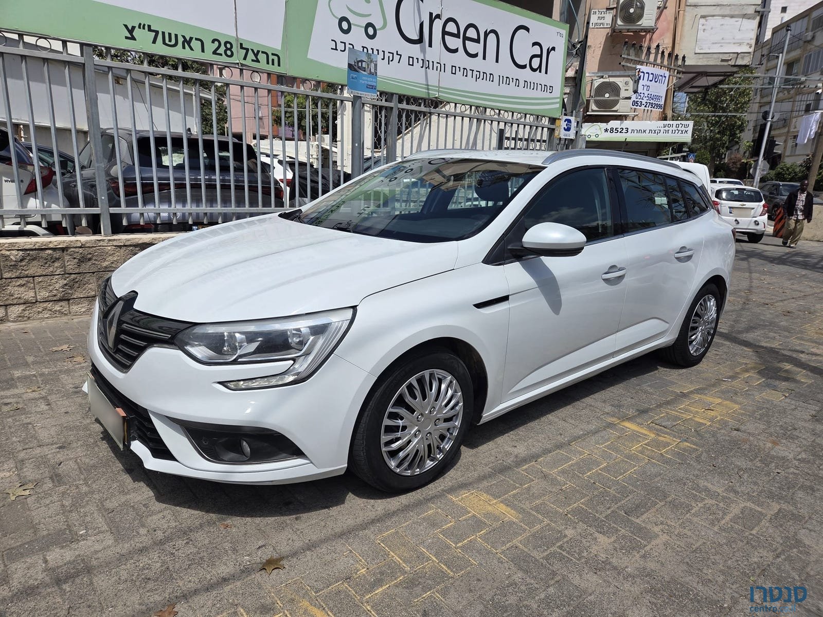 2020' Renault Megane photo #1