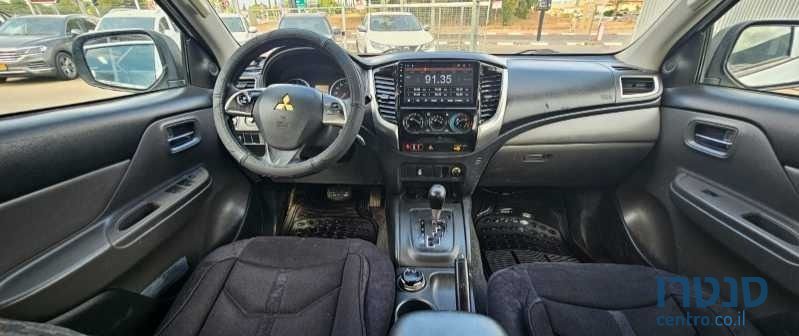 2017' Mitsubishi L200 4X4 מיצובישי טרייטון photo #5
