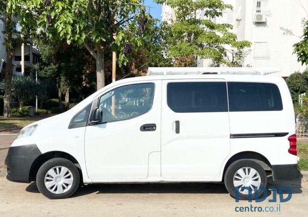 2014' Nissan 200 photo #1