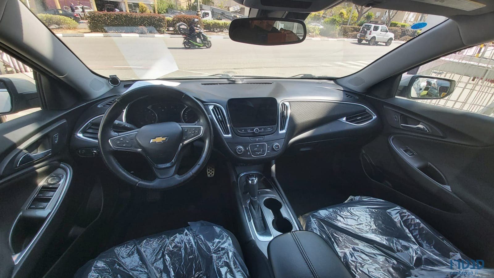 2017' Chevrolet Malibu photo #3